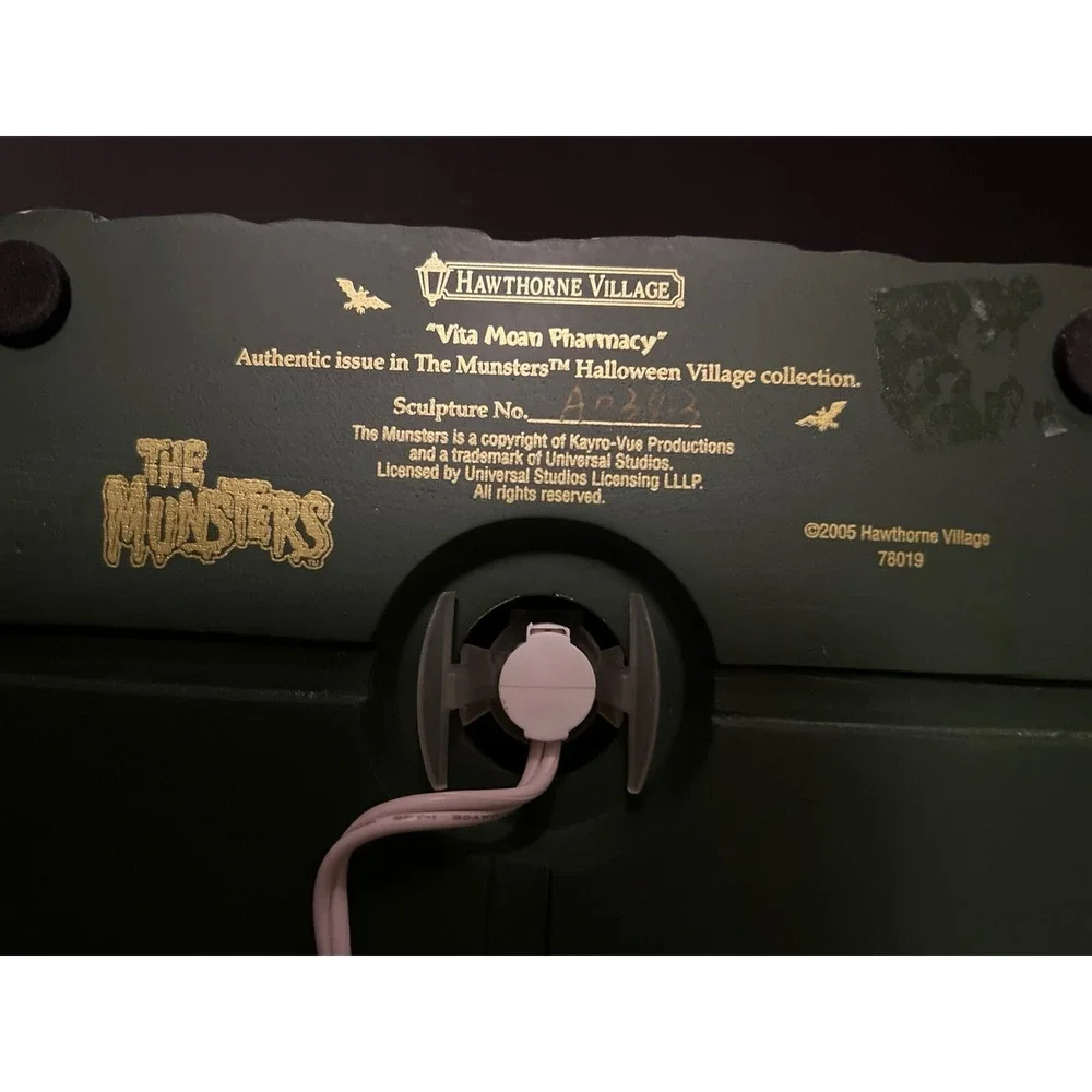 Munsters Hawthorne Village Vita Moan Pharmacy Lights Working Halloween‎ FLAW